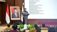 SIAP HADIR: Prof. Dr. Achsanul Qosasi akan selalu menjaga komitmennya dalam membantu penegakan hukum. (AQ for K-TV)