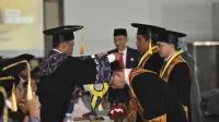 MELAMPAUI TARGET: Pada Periode Rektor Dr. Safi', UTM memiliki 18 guru besar. (K-TV/ Hairul Umam)