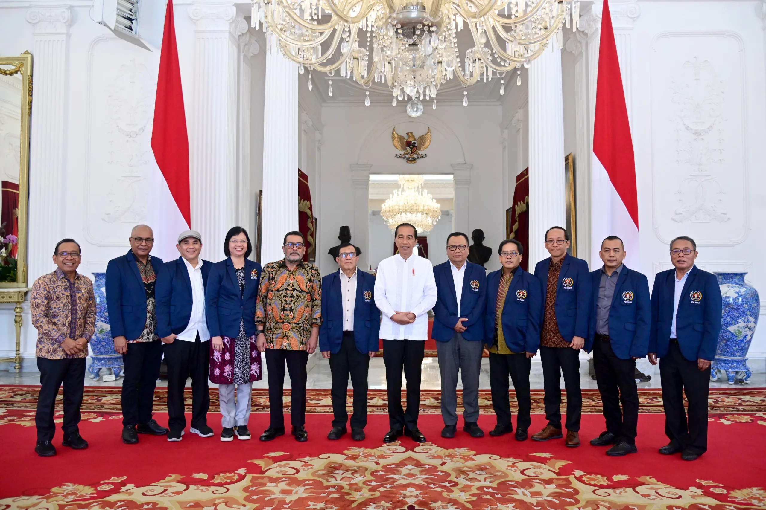 SILATURRAHMI: Ketua baru PWI Pusat Hendry Ch Bangun bertemu Presiden RI Joko Widodo. (PWI for K-TV)