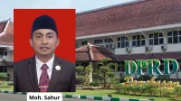 MENANTI: Moh Sahur masih aktif sebagai anggota DPRD Pamekasan hingga SK Gubernur Jatim Khofifah Indar Parawansah turun.(K-TV/ Khoyrul Umam Syarif)