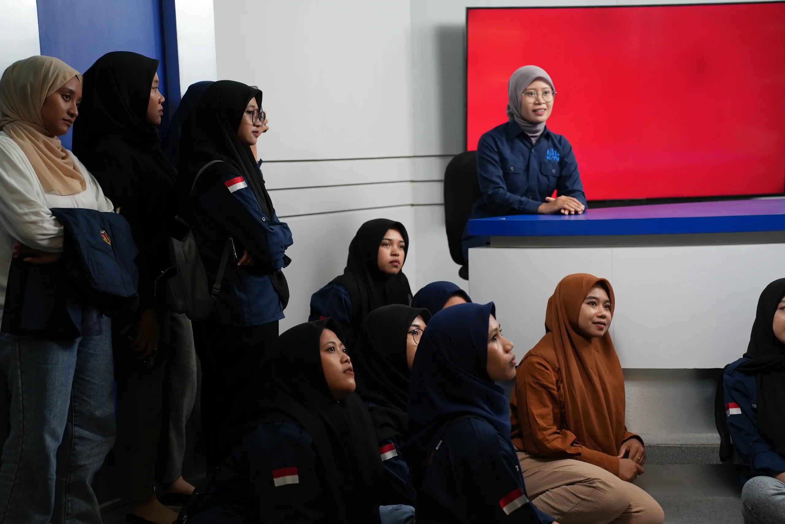 BEAJAR: Mahasiswa Pendidikan Bahasa Indonesia UNIRA berkunjung ke K-TV. (K-TV/Albi)