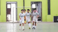 MERAYAKAN: Selebrasi pemain SMAN 1 Waru usai menjinakkan gawang SMAGA Wani. (K-TV/Febriansyah)