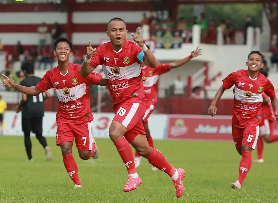 BELUM AMAN: Semua tim di Grup M Liga 3 zona Jawa Timur (Jatim) 2023-2024, belum memastikan diri lolos ke fase berikutnya.(Perssu for K-TV)