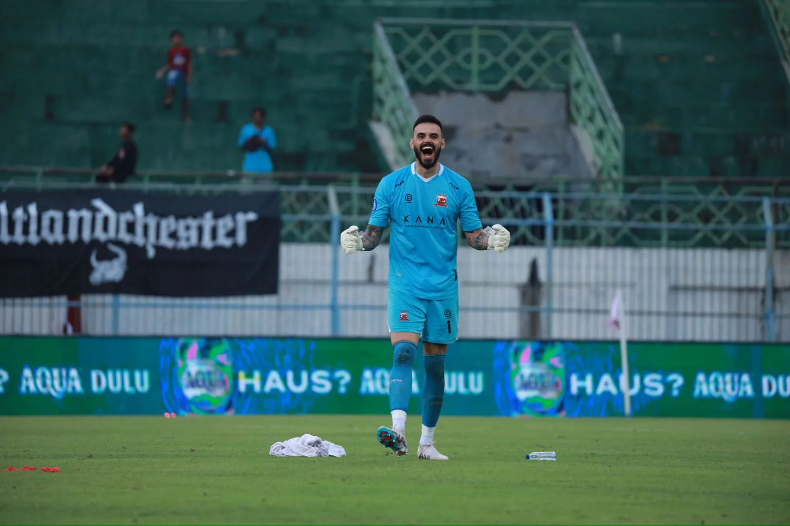 BAHAGIA: Lucas Frigeri diterima dengan baik oleh keluarga besar Madura United FC(K-TV/Reytandia)