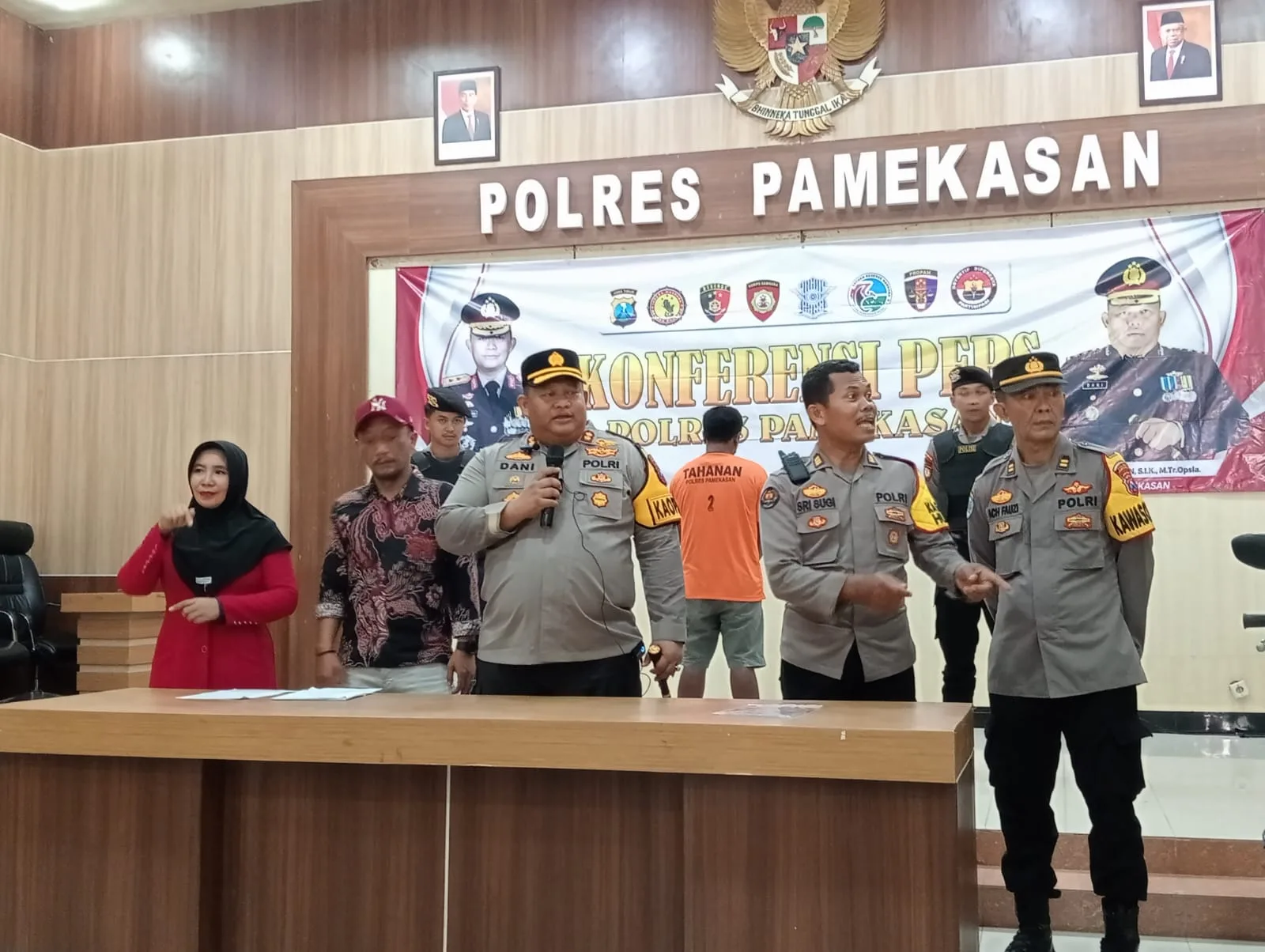 PRESCON: Polres Pamelasan rilis penangkapan terduga penadah curanmor. (K-TV/Sitti Romlah)