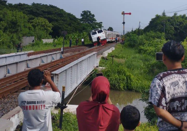 INSIDEN: KA Pandalungan mengalami kecelakaan. (K-TV/Ist)