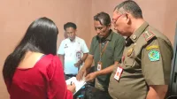 MELANGGAR: Satpol PP Pamekasan tangkap dua pelacur baru di Kota Gerbang Salam. (Satpol PP Pamekasan for K-TV)