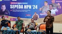 BERKONTRIBUSI: PIJP menghelat Sepeda HPN 2024 di Gedung Bhayangkara, Mapolres Pamekasan. (K-TV/Sitti Romlah)