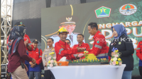 RAIH PENGHARGAAN: Kota Malang mendapatkan Piala Adipura Kota Besar, yang ketiga.(K-TV/Sufi Binti Khofifah)