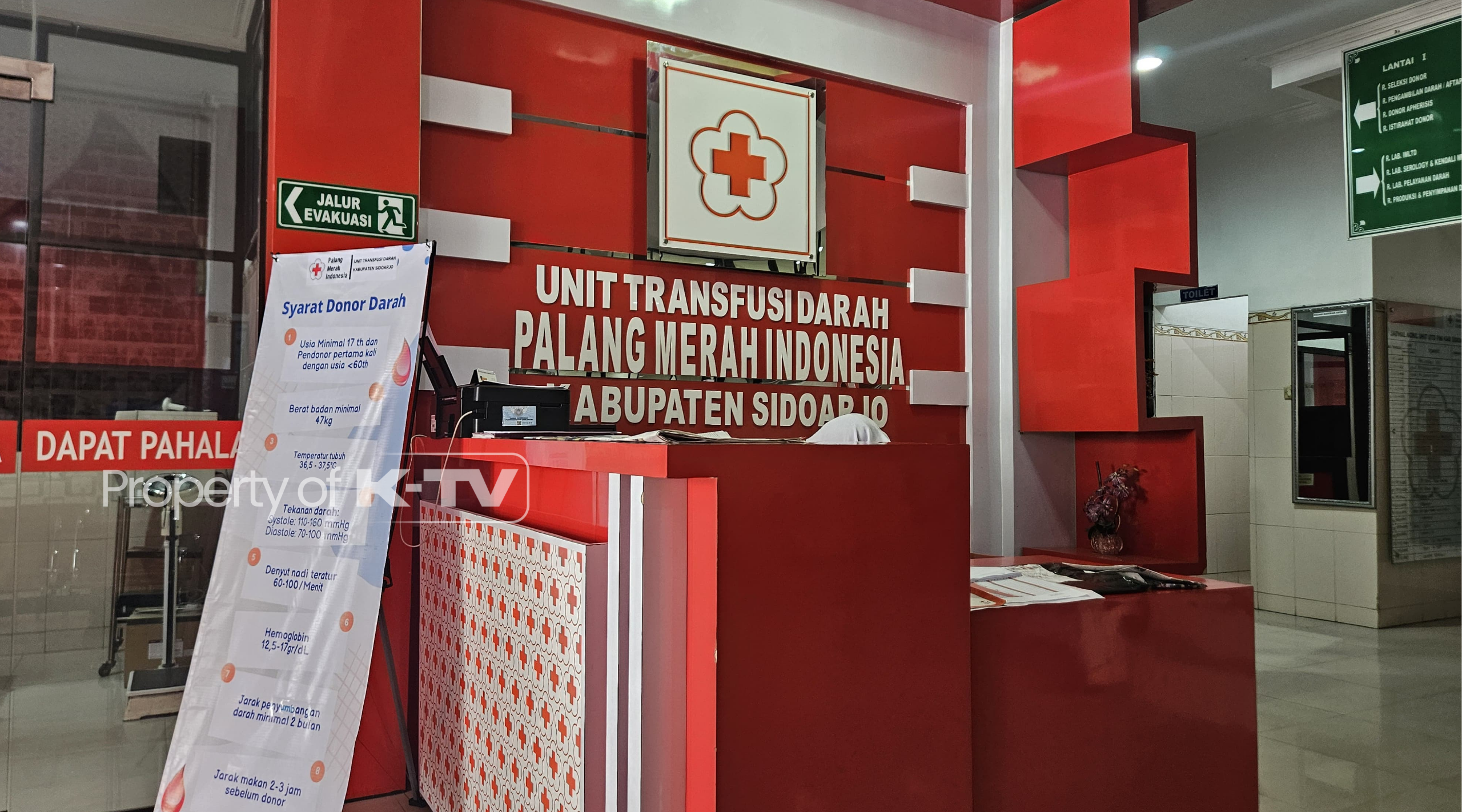 KERJA EKSTRA: UTD PMI Sidoarjo membutuhkan donor trombosit golongan darah O, yang permintaaannya sedang tinggi. (K-TV/Dandy Segara)