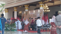 RAMAI: Open house Bupati Sidoarjo menyediakan 15.000 porsi makanan untuk warga yang hadir. (KTV/Rifka Amelia) 