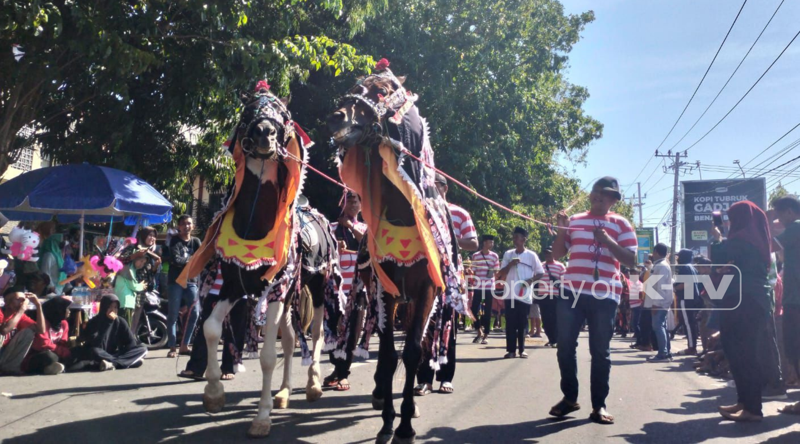 KONTROVERSI: Budayawan Tadjul dan legislator Akis Jazuli soroti istilah 'Festival Jeren Serek'(K-TV/ Taufiq Hidayat)