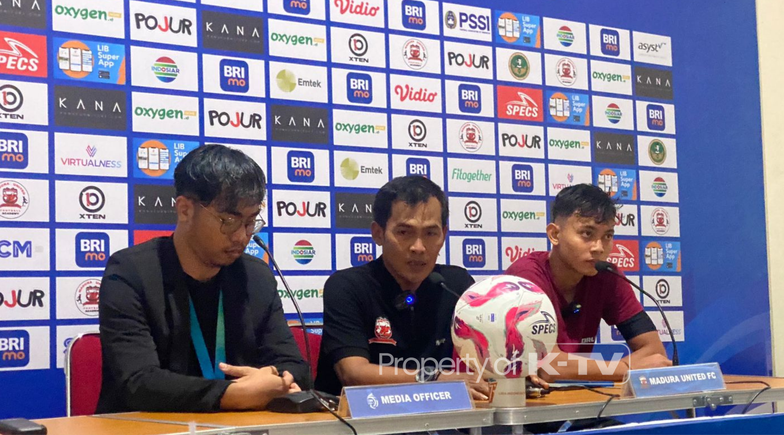 PERSEMBAHKAN: Rakhmat Basuki sebut kemenangan atas Borneo FC untuk suporter. (K-TV/Reytandia)