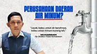 BELUM LAYAK: PDAM Pamekasan baru menyalurkan air bersih untuk mencuci, mandi, dan memasak, bukan untuk diminum. (K-TV/Miftahol Arifin)