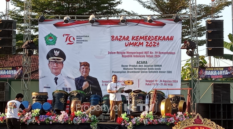 PERTUMBUHAN EKONOMI: Diskop UKM dan Naker memberdayakan puluhan UMKM via Bazar Kemerdekaan 2024.(Sitti Romlah)