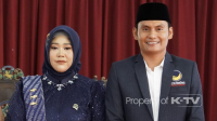 SUKSES: Afrilia Wahyuni diambil sumpah sebagai anggota DPRD Sumenep periode 2024-2029. (K-TV/Taufiq Hidayat)