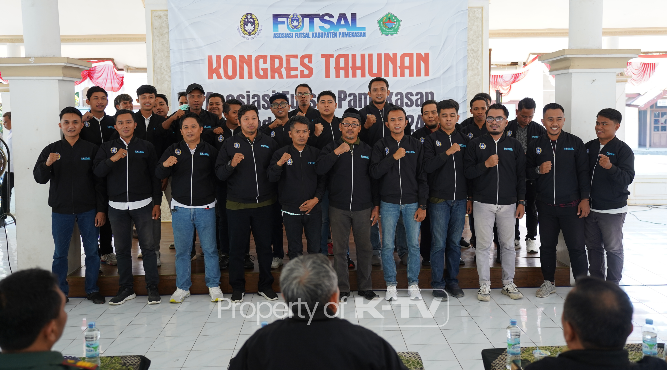 MENENTUKAN: Afkab Pamekasan mengesahkan SIWO PWI Pamekasan sebagai operator kompetisi futsal kasta kedua.(Buyung Kurniawan)