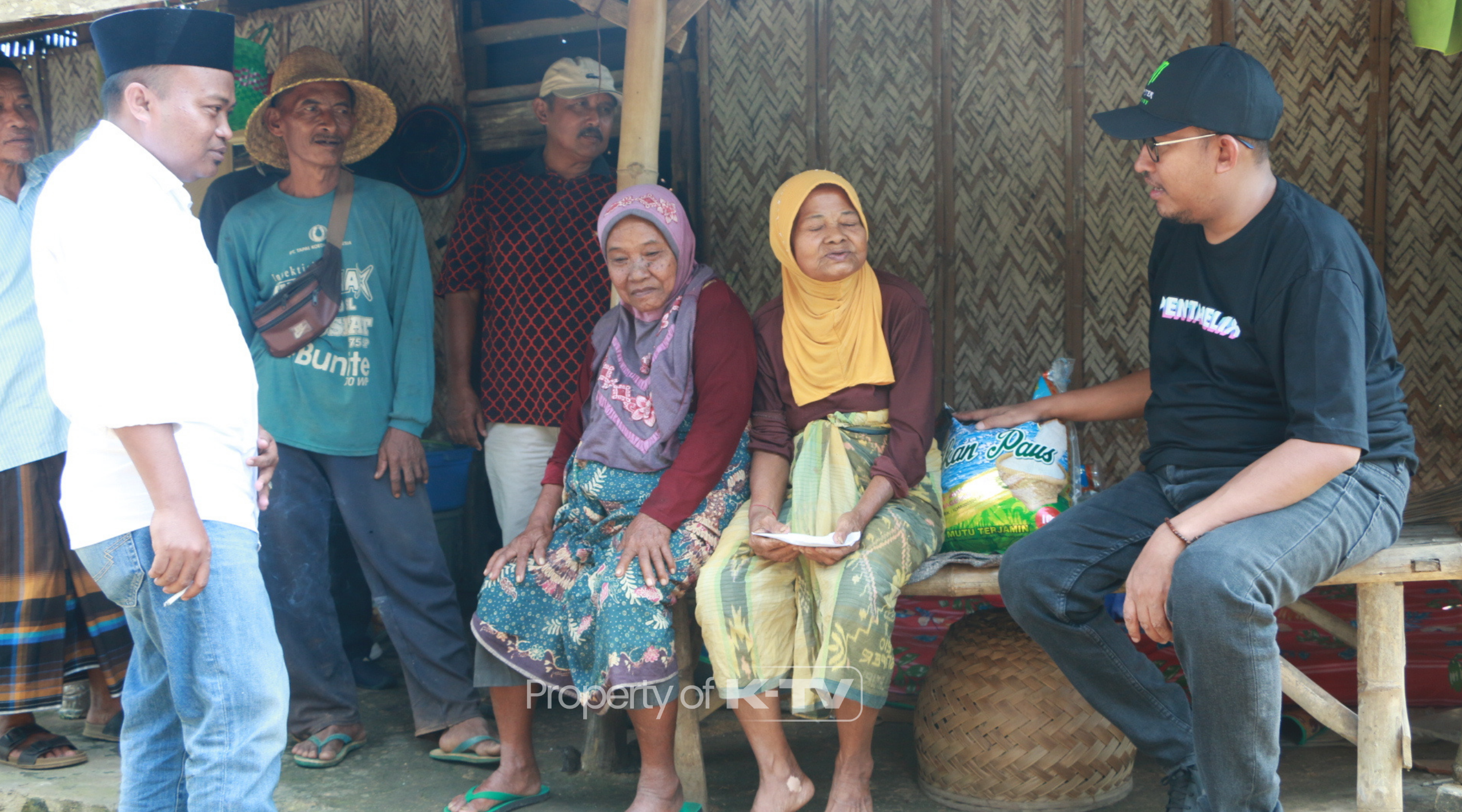 TIDAK MAIN-MAIN: Pemkab Sumenep bertekad menurunkan angka kemiskinan hingga 10% pada tahun depan.(Taufiq Hidayat)