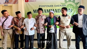 SILATURRAHMI: Fattah Jasin dan Mujahid Ansori berkunjung ke PD Muhammadiyah.(Ist)