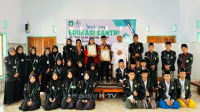 EDUKATIF: Kru K-TV berbagi ilmu kepada puluhan santri PP Studi Islam Futuhul Arifin.(K-TV/Ist_PP Studi Islam Futuhul Arifin Pamekasan)