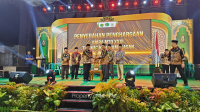 BERGEMBIRAH: Kecamatan Palengaan menasbihkan diri sebagai Juara Umum MTQ XXXI Pamekasan 2024. (K-TV/Sitti Romlah)