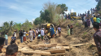 TINDAKLANJUTI: Satreskrim Polres Pamekasan sedang dalami kecelakaan excavator di Kecamatan Pasean.(K-TV/Ist_Polres Sumenep)