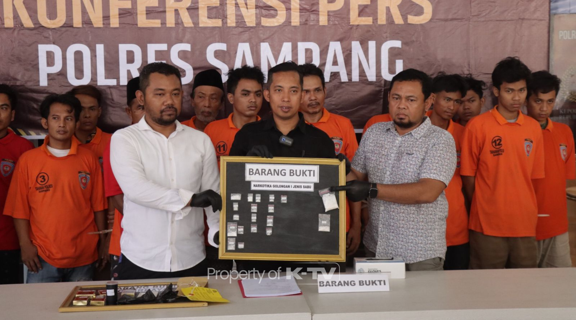 TUMPAS NARKOBA: Polres Sampang mengamankan puluhan tersangka tindak pidana narkotika.(Ist_Polres Sampang)