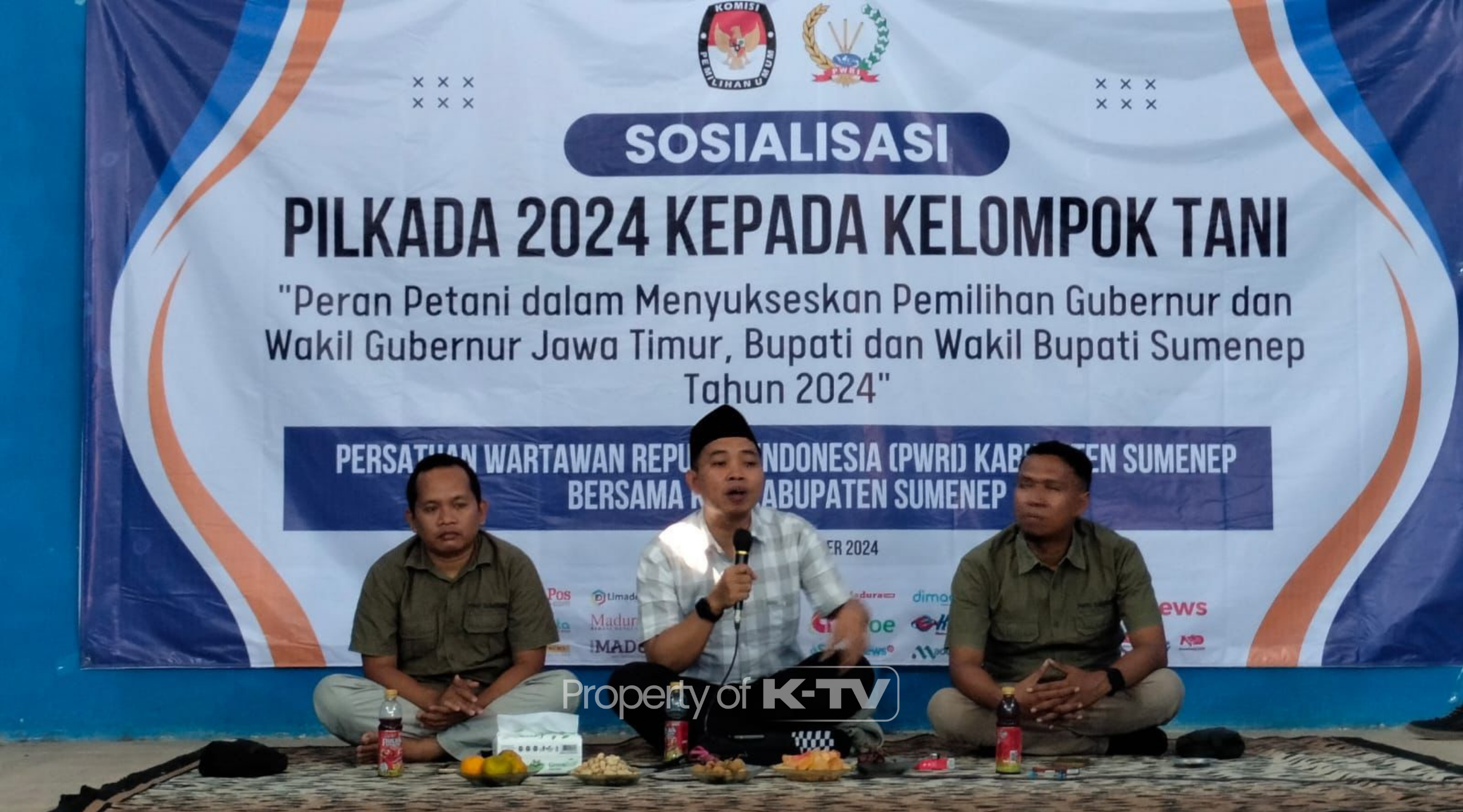 UPAYA PENYELENGGARA: KPU Sumenep menggandeng PWRI untuk mensosialisasikan Pilkada 2024 kepada kelompok tani. (K-TV/Taufiq Hidayat)