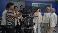 ANTUSIAS: Mahasiswa FIK, FBA, dan FH UNIBA Madura Studi Wawasan ke Kantor dan Studio K-TV.(K-TV/YUDHA)