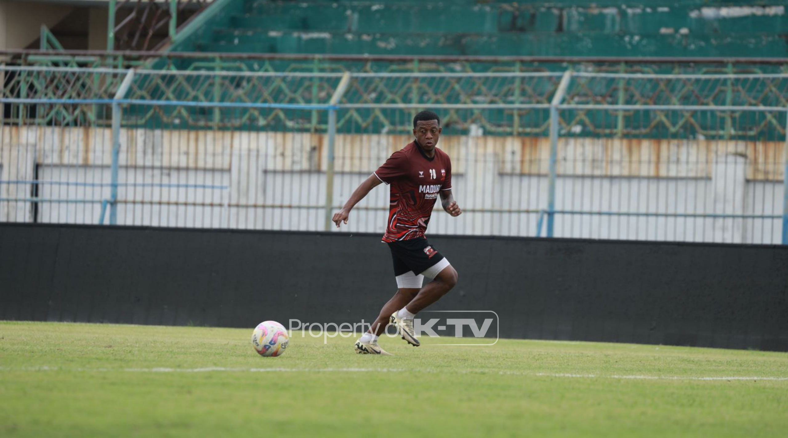 TARGET: Madura UNited membidik bisa cetak gol cepat saat jamu Persis Solo. (K-TV/Reytandia)