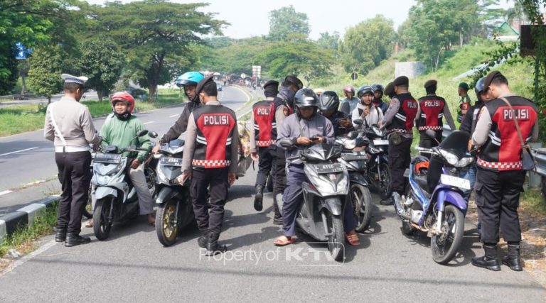SITA: Polres Bangkalan amankan 22 kendaraan, yang pengendaranya tidak dapat menunjukkan kelengkapan surat-surat kendaraan resmi.(K-TV/Ist_Polres Bangkalan)