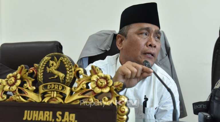 TEGAS :Juhari, Anggota Komisi II DPRD Sumenep meminta pemerintah segera fungsikan ICS di Desa Longos yang mangkrak sejak 2017. (K-TV/Taufiq Hidayat)