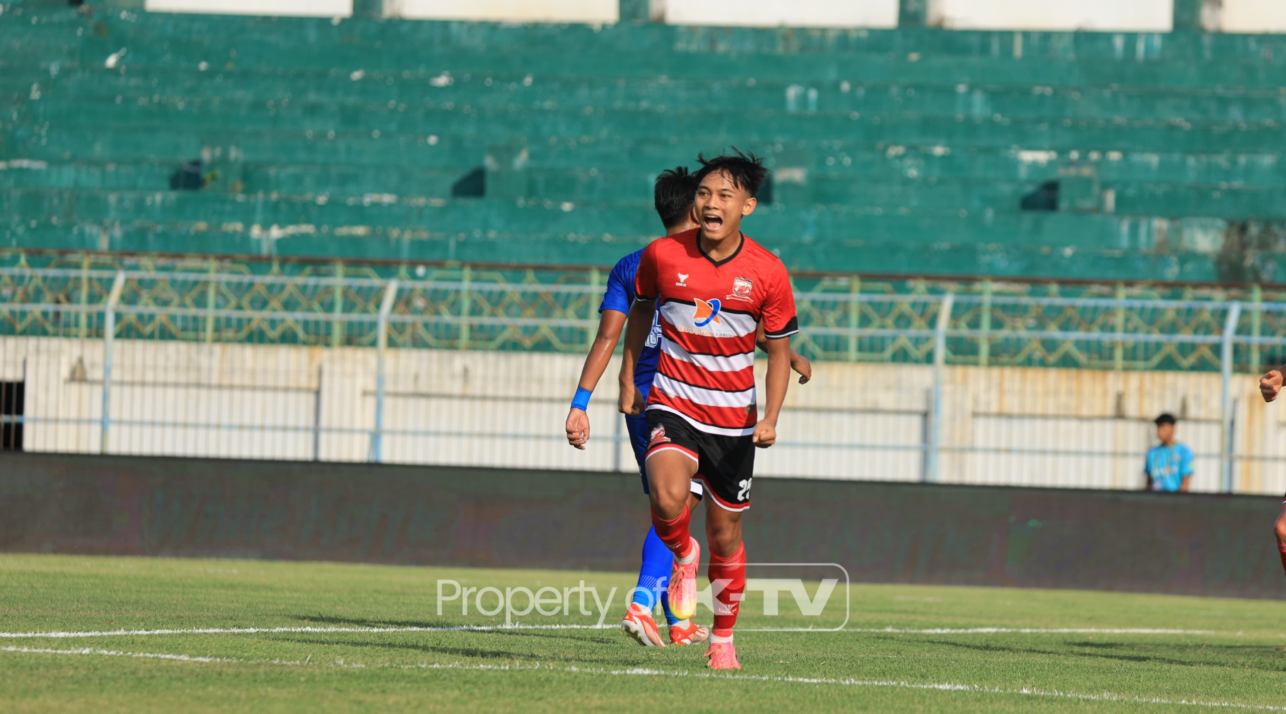 TERTANTANG: Madura United tidak ciut jika regulasi penambahan menit main pemain U22 disahkan. (K-TV/Doc)