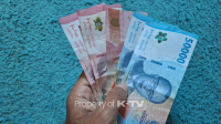 KABAR BAIK: Rakyat Indonesia berpeluang mendapatkan bansos penebalan Rp400 ribu selama dua bulan. (K-TV/Buyung Kurniawan)